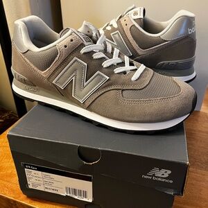 New Balance 574 Core Classic Men's Taupe & Silver Suede Sneakers -Men’s 11.5 NWB